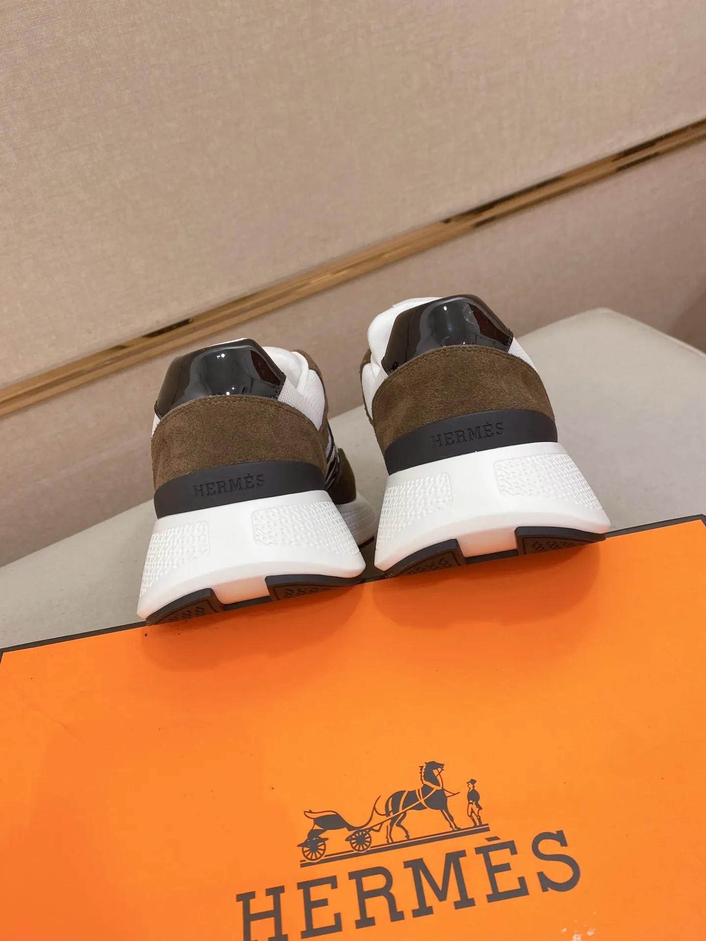 Factory price: 560💰《HERMES》【Classic Original Version】Hermès; Top 🔝 Purchasing Agency 🔍🔍Men's latest 🇺🇸 counters are on sale simultaneously, imported from Italy original ▲▲cowhide ▲▲ (high-end, nobility, class) ) Exquisite workmanship (Italian 🇮🇹 imported water-dyed 🐂 cowhide lining) sole: original sole provided by the original factory, ⚠️exclusive double-layer activity·TPR·rubber·combined molded outsole; super comfortable·wear-resistant·non-slip·environmental protection The real thing is more beautiful if you take the real thing (high quality, follow the order). You can enter and exit the counter at will * Number of yards: 38-44 (45 can be customized and cannot be returned or exchanged)